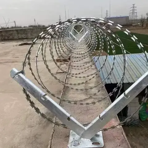 تنفيذ مظلات خارجية للمدارس والمرافق التعليمية